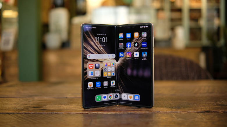 The Honor Magic V5 foldable phone.