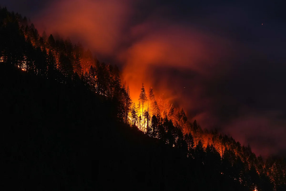 Canada wildfires: B.C. braces for intense firefighting week as smoke, poor air quality spreads