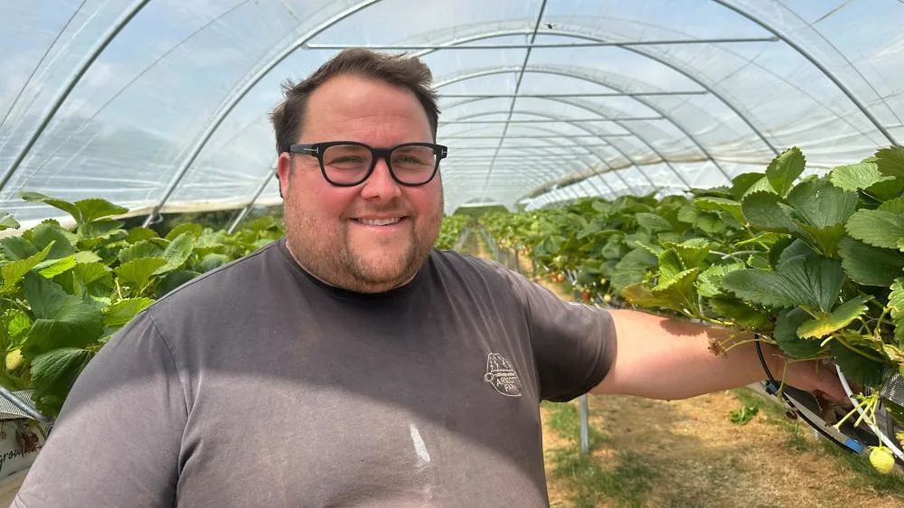 Social media helps farmer in race to sell fruit