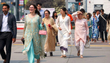 Aga Khan meets thousands of Ismaili Muslims in Calgary
