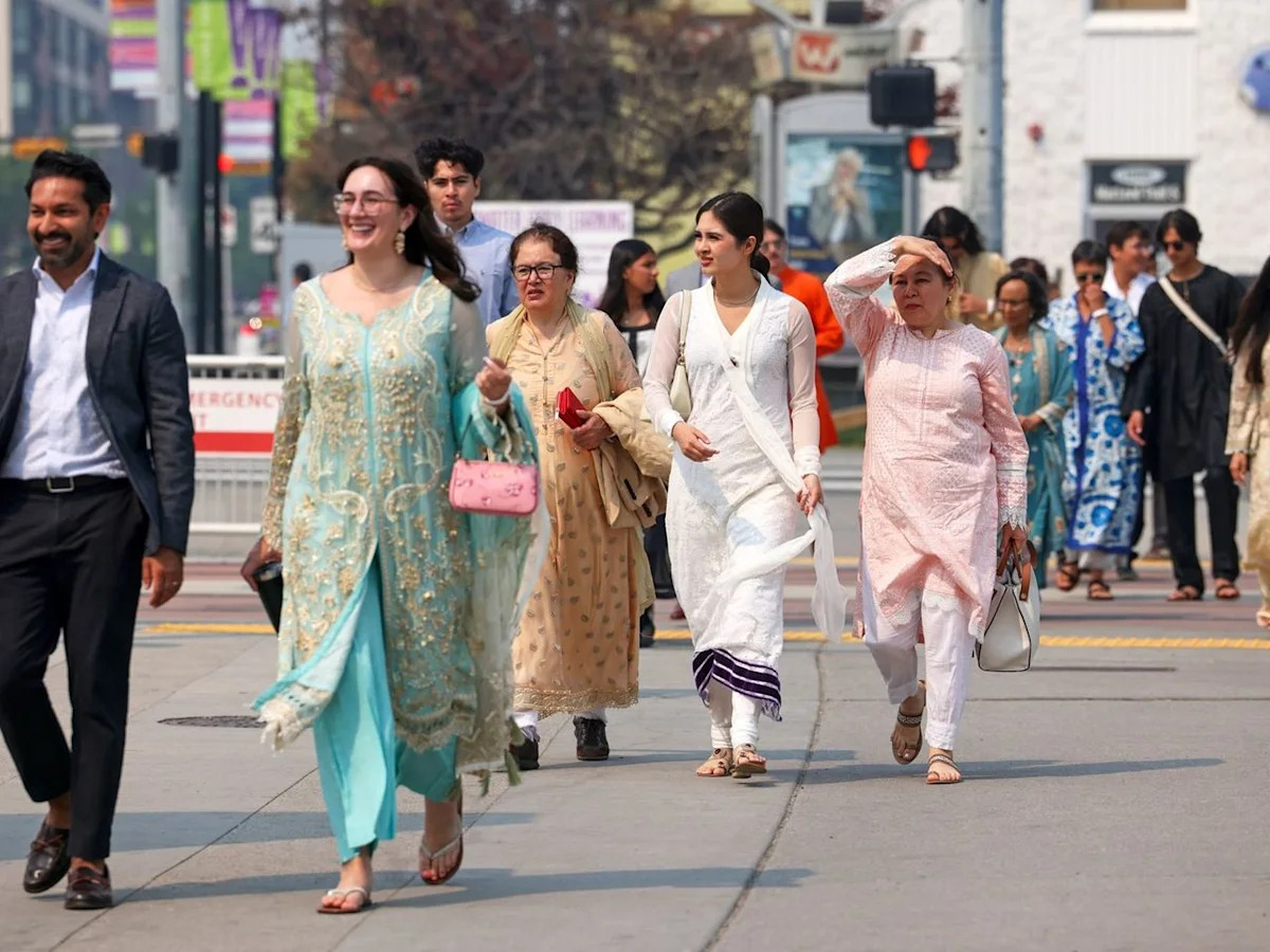 Aga Khan meets thousands of Ismaili Muslims in Calgary