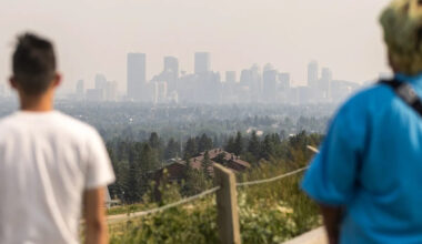 'It's Folk Fest, we expect it': Smoke and heat can't keep Calgarians away from summer festivities