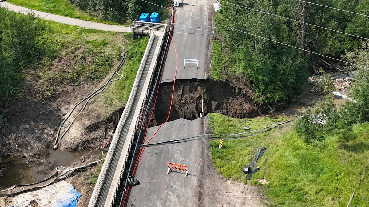 Resident of Edmonton's northwestern outskirts raises concerns after part of road collapses due to erosion