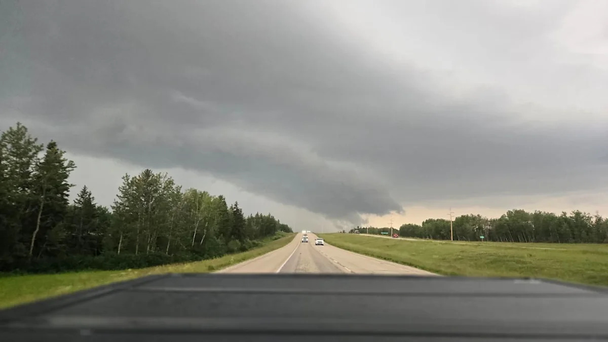 Thunderstorm blows through Edmonton, leaves behind road closures, power outages