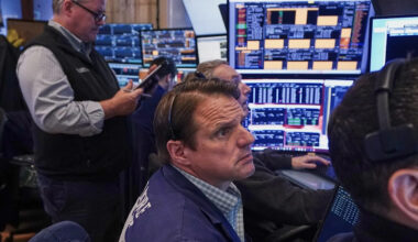 US stocks rise as Wall Street shows it's still hungry for AI winners