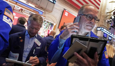 The sell-off for AI stars worsens, while oil prices keep jumping