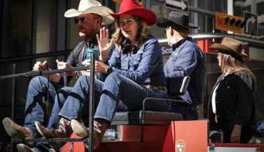 'You suuuuuck!': Smith gets cheers and jeers riding in Calgary Stampede parade