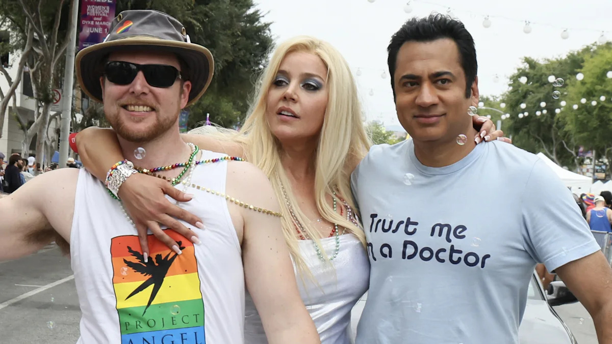 Larry Birkhead “Not Involved” With Anna Nicole Smith Movie Based On Dr. Sandeep Kapoor’s Book, Filed Complaint With California Medical Board