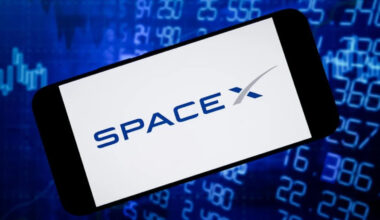Musk Denies Report SpaceX Is Developing Handheld AI Device