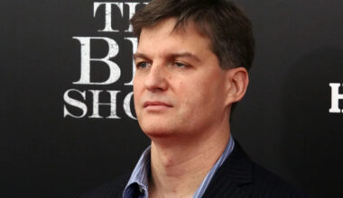 Michael Burry’s 2000-style dot-com crash warning — and what it means for Canadian investors