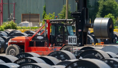 Four in 10 Canadian manufacturers plan to move production to the U.S.: KPMG poll
