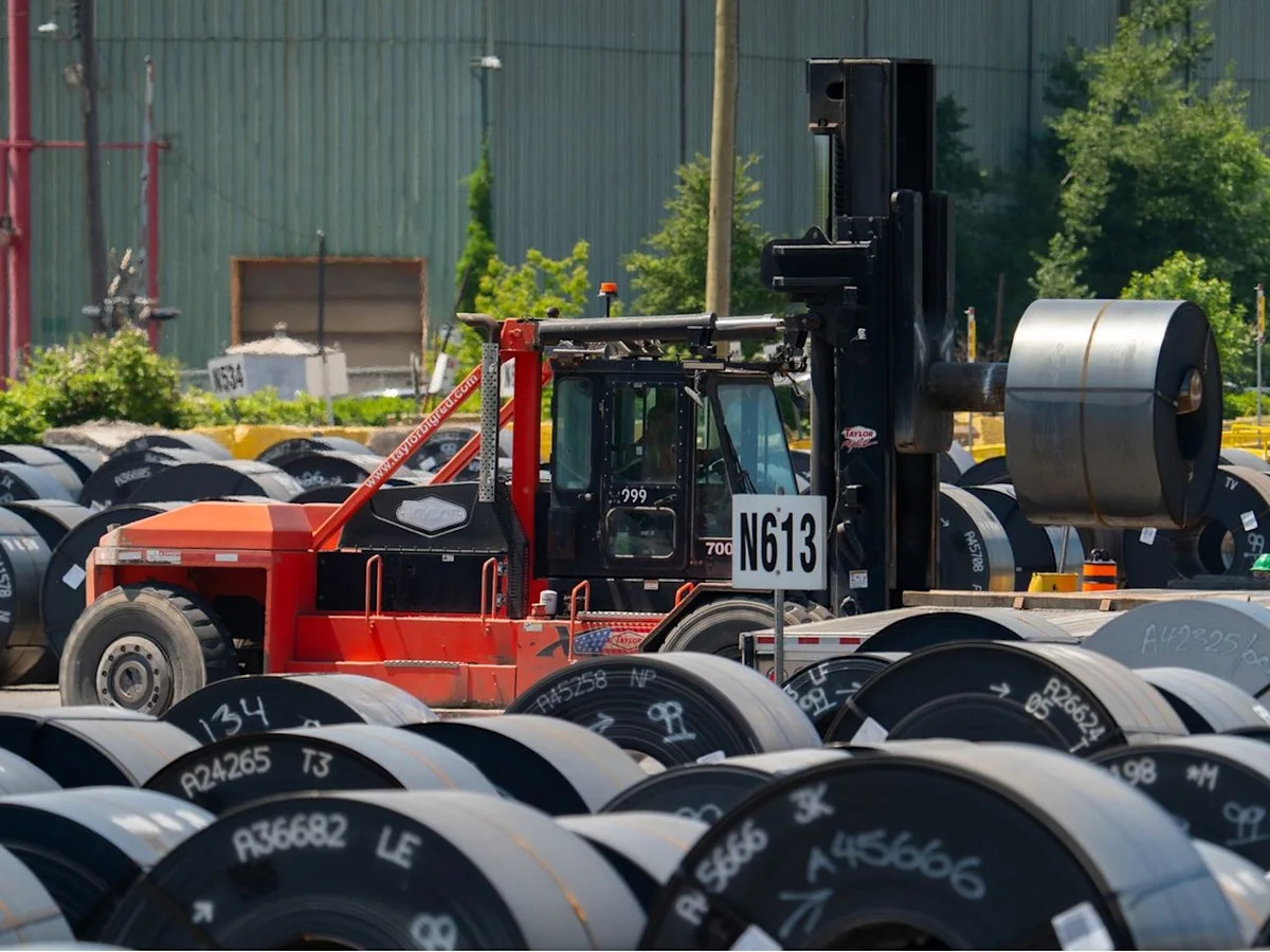 Four in 10 Canadian manufacturers plan to move production to the U.S.: KPMG poll