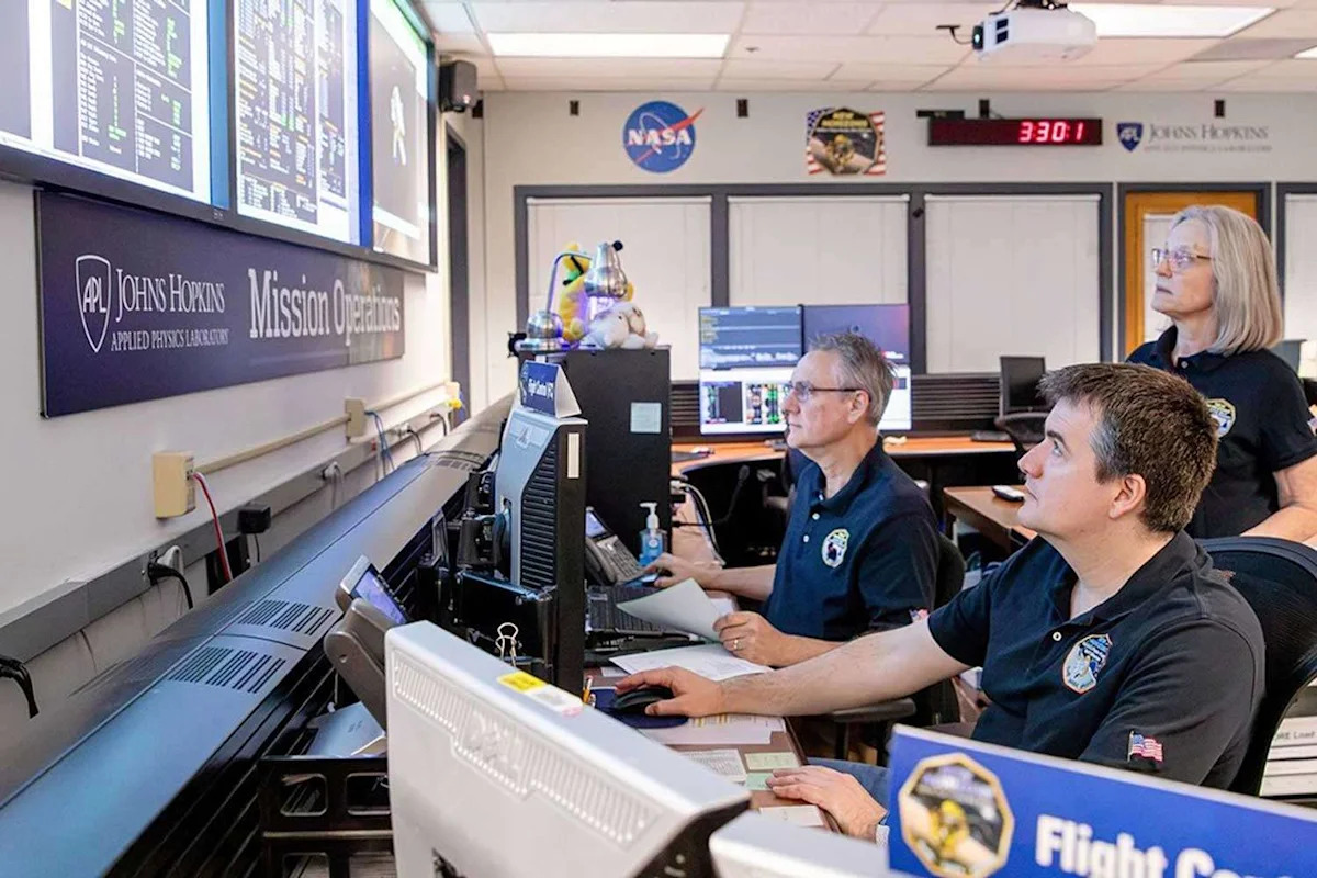 NASA’s New Horizons Spacecraft Wakes Up Nearly 6 Billion Miles from Earth After Almost a Year in Hibernation