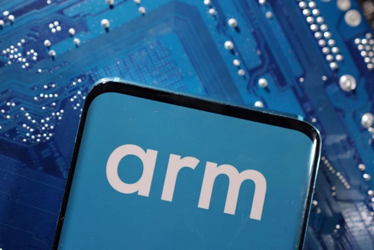 Arm shares dive after hours despite forecasts above estimates