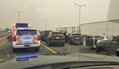 2 dead, 3 injured in 2-car rear-end crash on Hwy. 401 in Mississauga