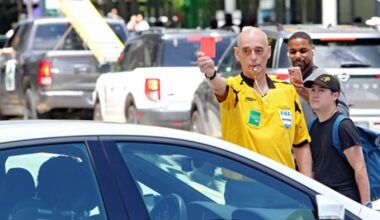 Toronto traffic referee hands out yellow card to driver – TSN