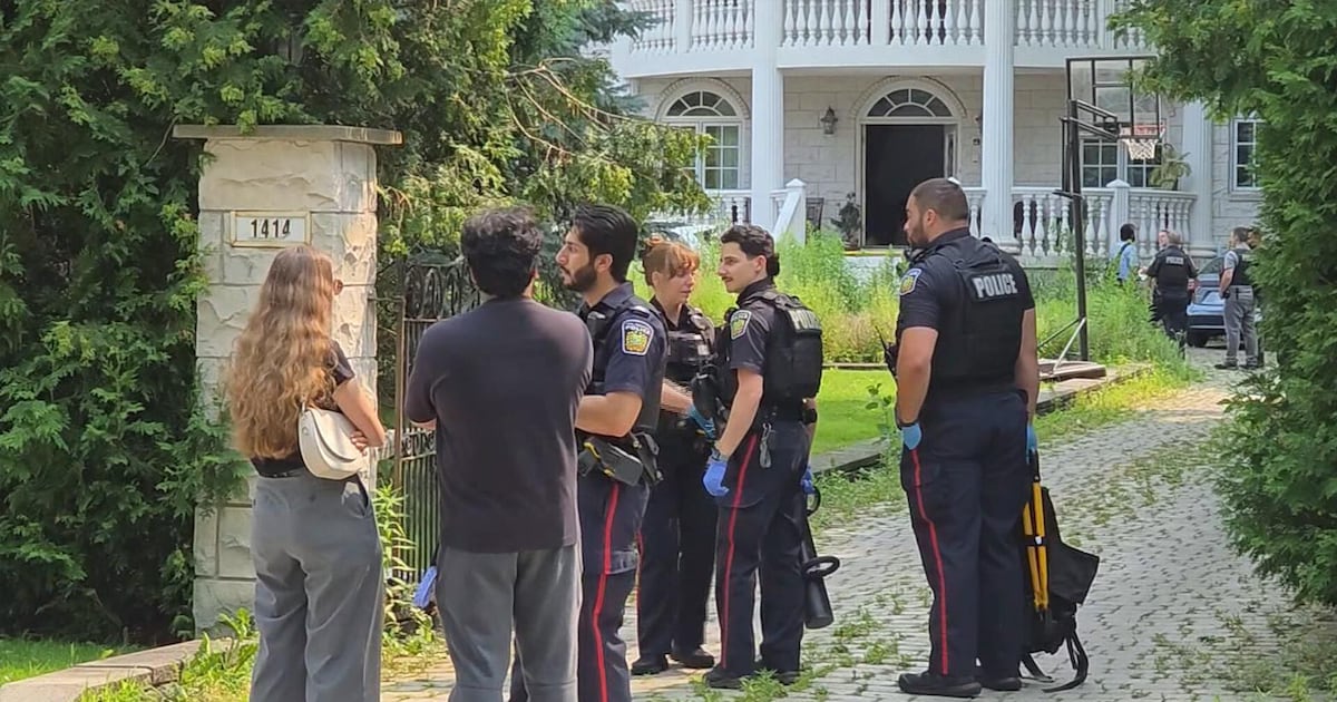 One person in critical condition, youth in custody after stabbing in Mississauga – CP24