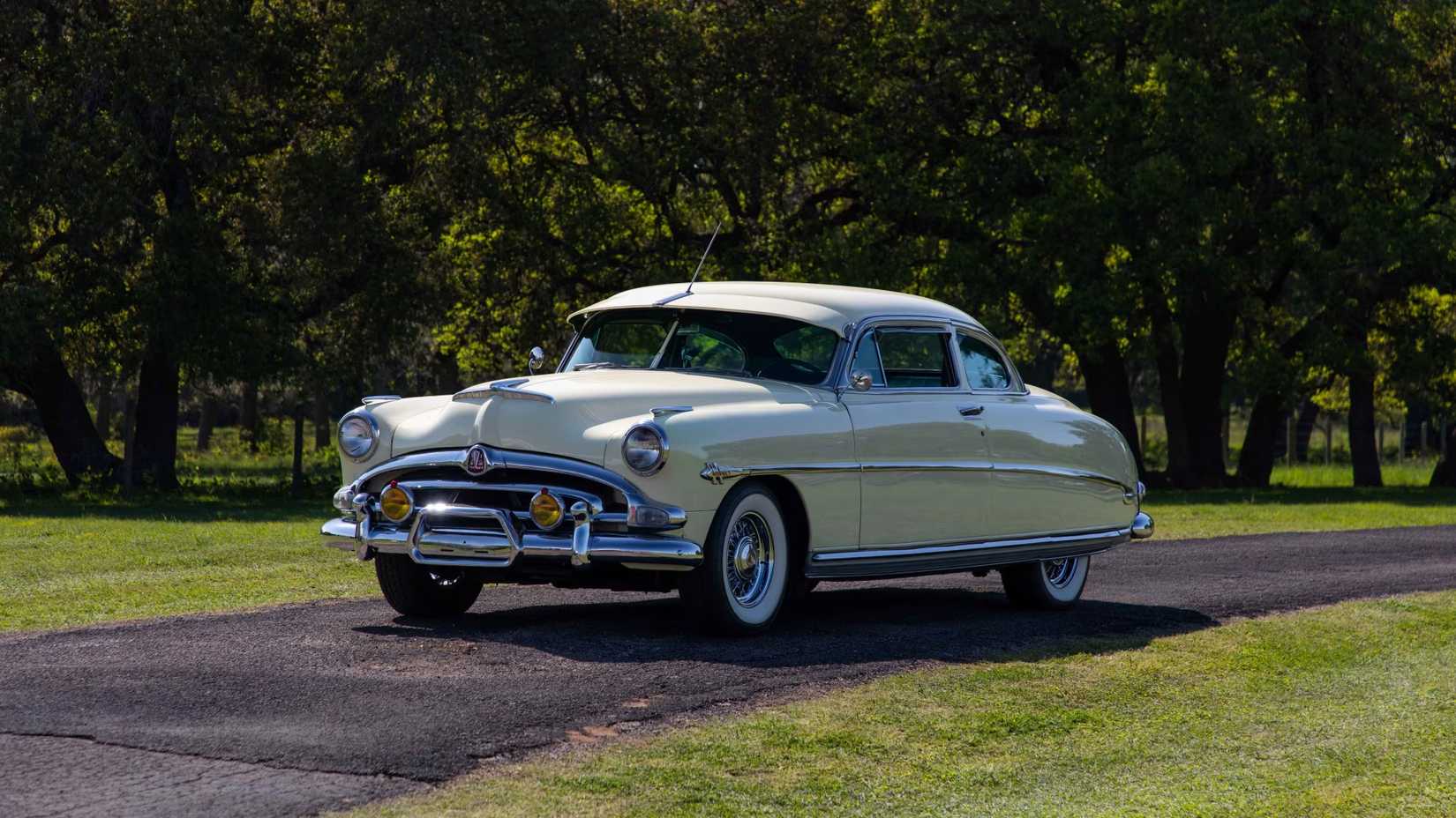 1953 Hudson Hornet Club Coupe Front three-quarter