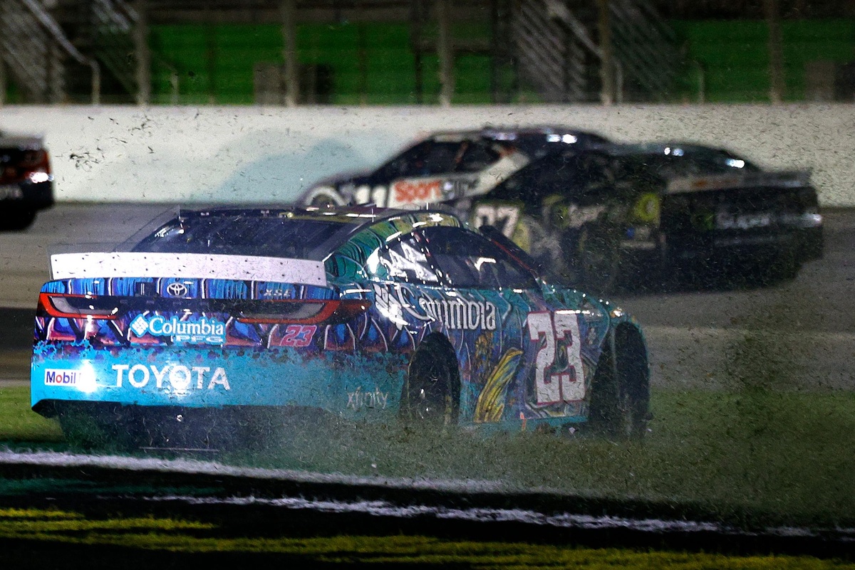 NASCAR Atlanta Race: Ryan Blaney's Victory and Highlights