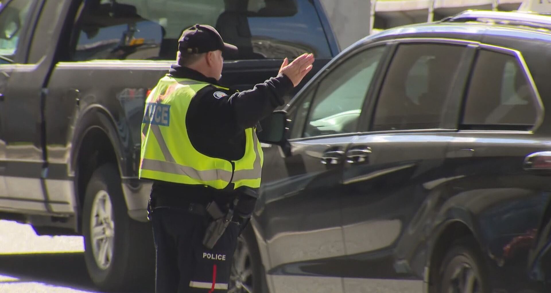Charges laid after police officer struck by vehicle in Ottawa Valley