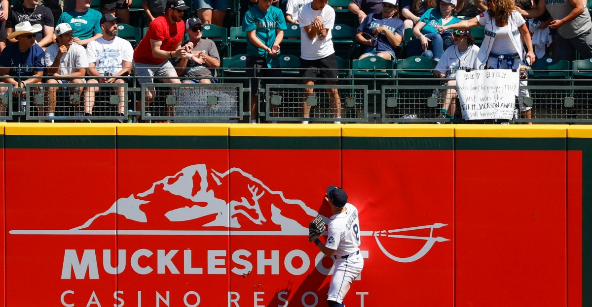 Mariners lose a backbreaker, 5-3
