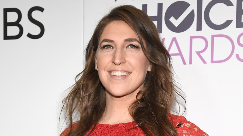 Mayim Bialik on the red carpet at the People's Choice Awards