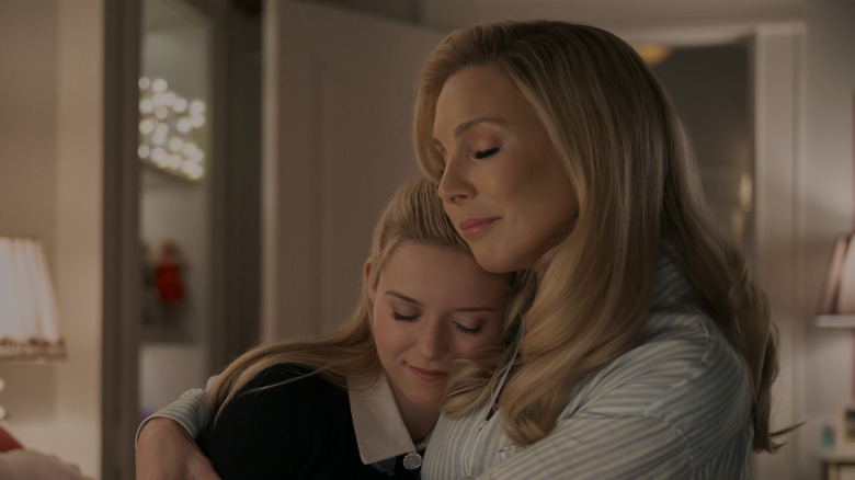 Lexi Minetree as Elle Woods hugging June Diane Raphael as Eva Woods in the series 