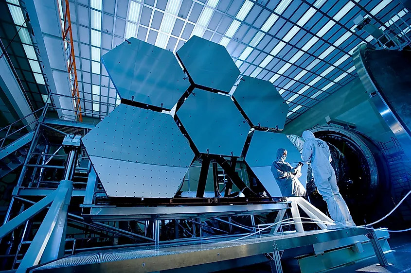 James Webb Space Telescope Mirror (NASA/MSFC/David Higginbotham/Emmett Given, Public domain, via Wikimedia Commons)