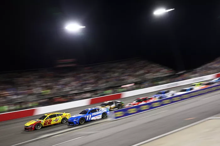 Joey Logano, Team Penske, Denny Hamlin, Joe Gibbs Racing
