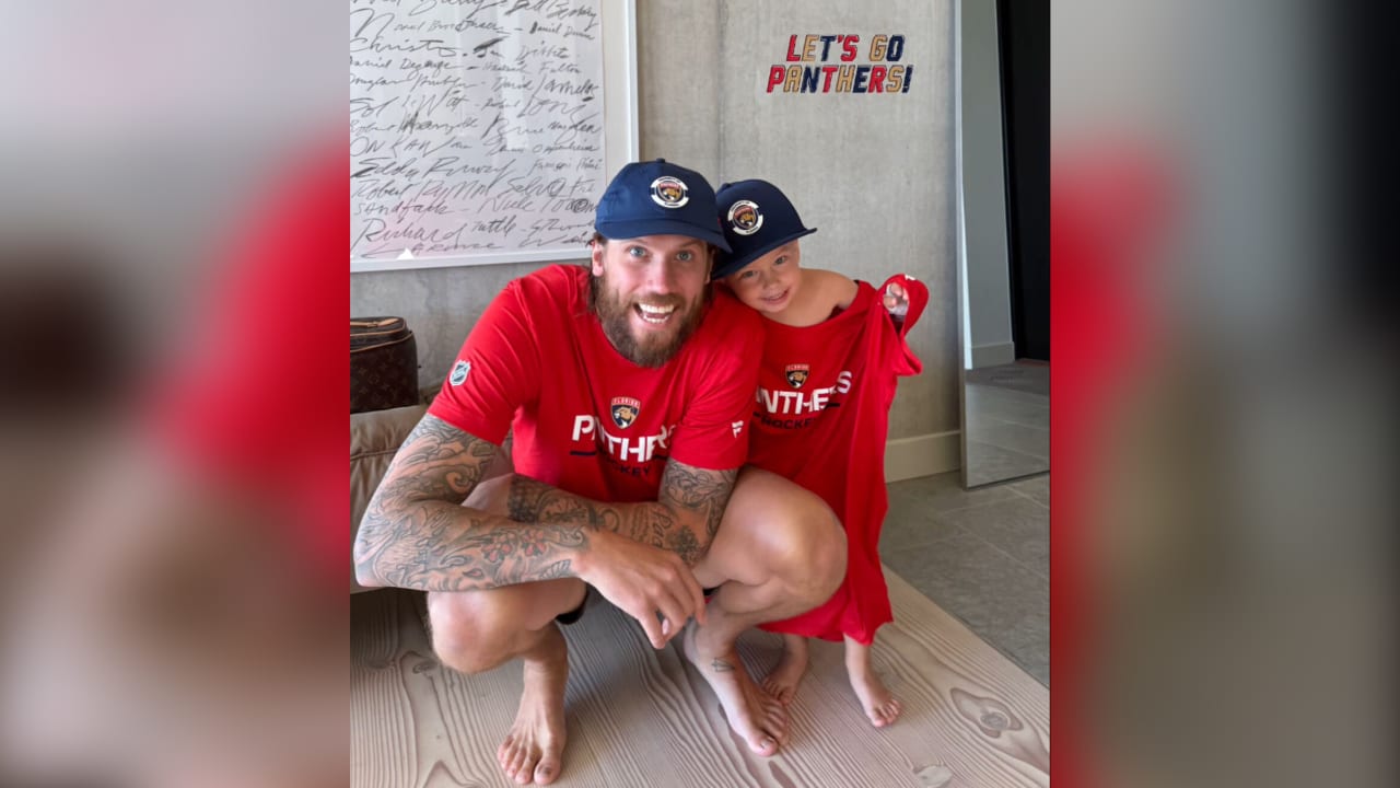 Markstrom shows off new Panthers gear with son, Clark