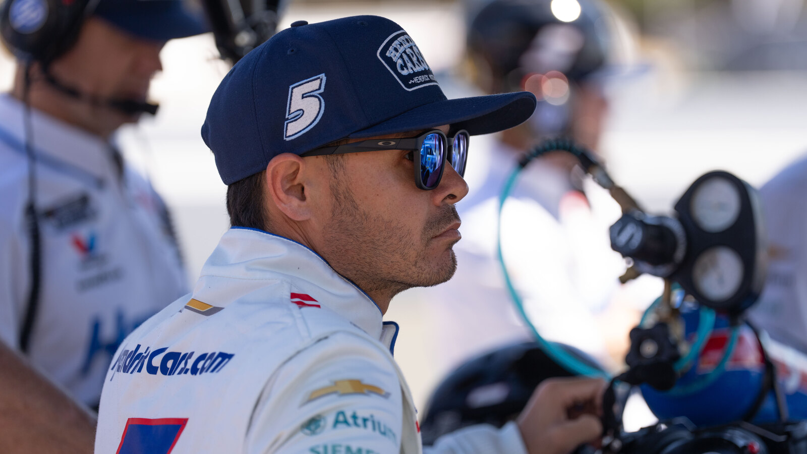 Kyle Larson remembers racing Kyle Busch for 2018 Chicagoland win: 'Brings a smile to my face'
