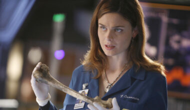 Why Bones Didn't Adapt The Novels That Introduced Emily Deschanel's Character