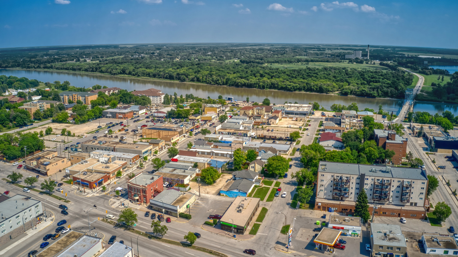 The 'Catfish Capital Of North America' Is A Cute Riverfront Canadian City With Fishing, Shops, And Lake Views