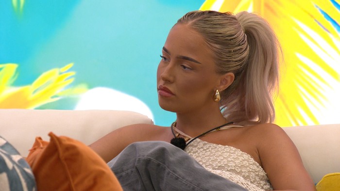 Love Island S13 Ellie.