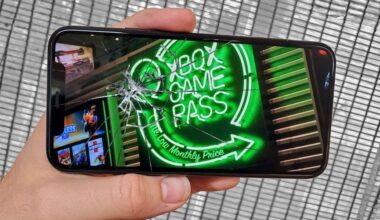 Xbox Game Pass shattered screen