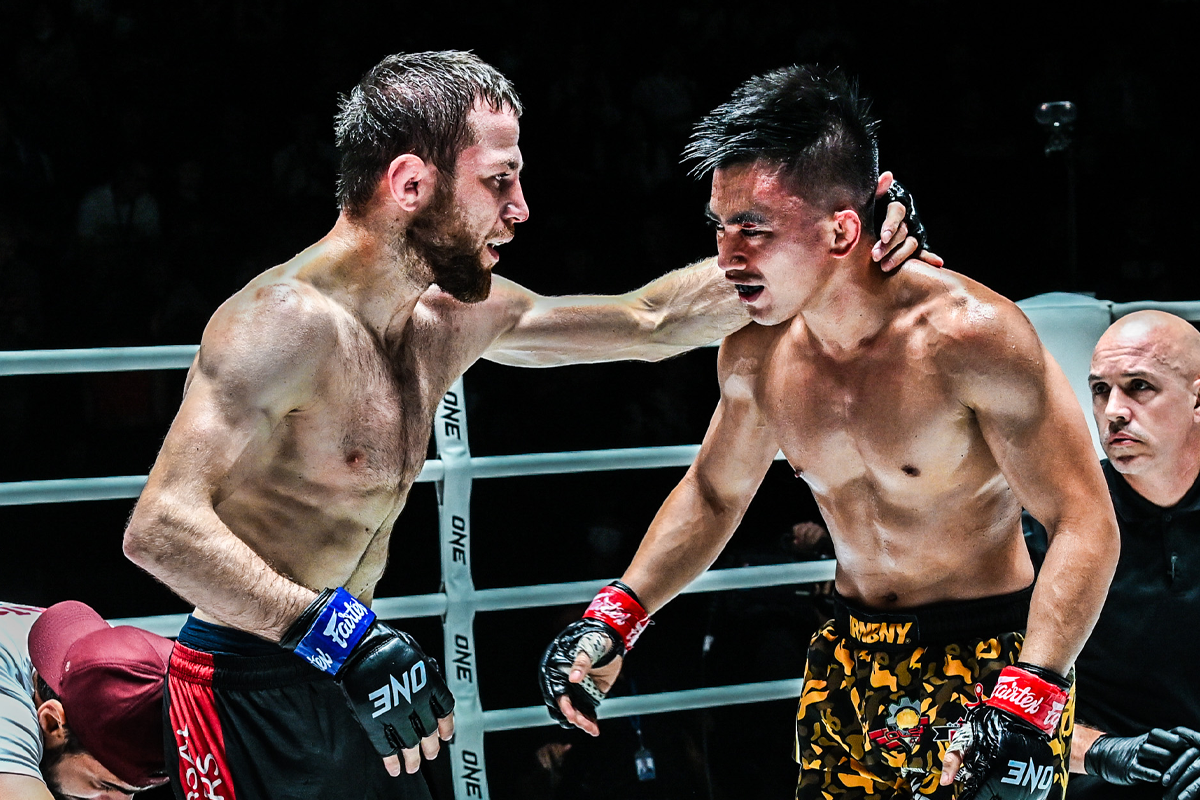 Mansur Malachiev (L), Joshua Pacio (R)