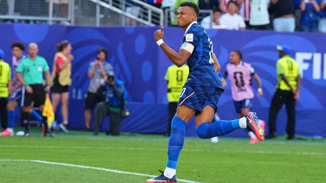 Mbappe's penalty kick sends France into World Cup quarterfinals
