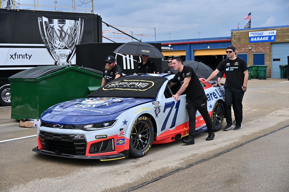 Michael McDowell and Kyle Larson penalized, car chiefs ejected after inspection failures
