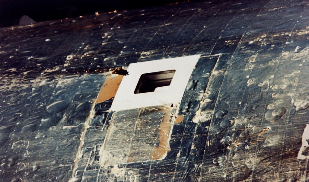 In May 1973, Skylab reached orbit with its heat shield torn away, one solar wing gone and the other jammed, leaving America’s first space station at roughly 54°C — so engineers built a parasol in days and astronauts carried it up to save the laboratory