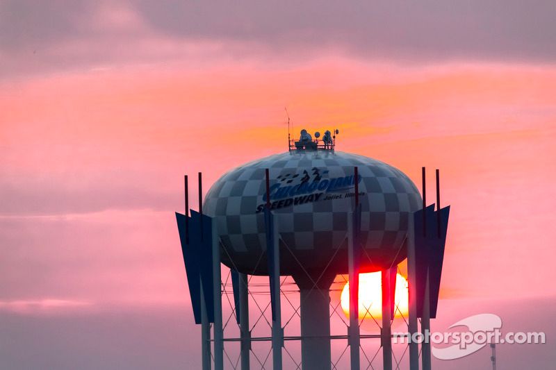 The sun sets on Chicagoland