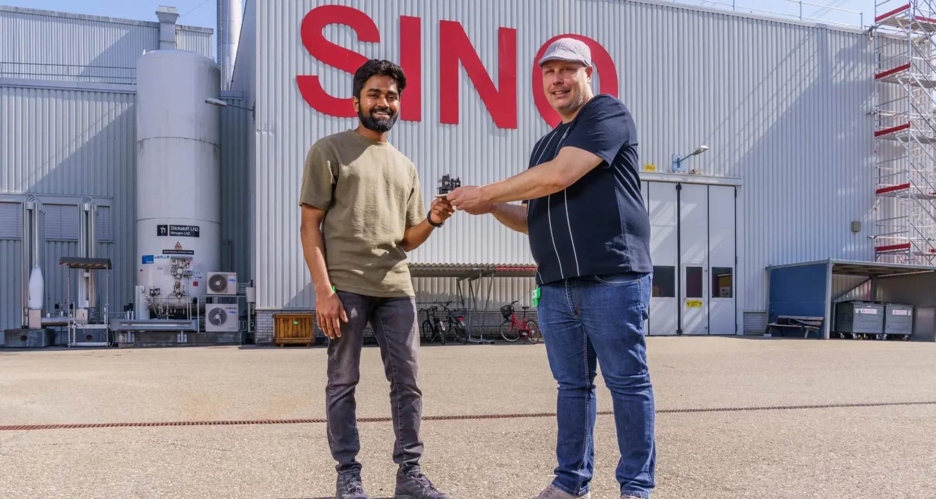 First-of-its-kind achromatic neutron lens brings the world into sharper focus