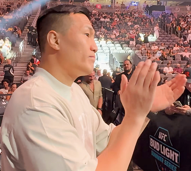 Korean Zombie Jung Chan-sung is watching UFC 329, which participated as a guest fighter in July 2026. The $26,435,566 earned from 20,078 spectators at the T-Mobile Arena in Paradise, Nevada, is a new record for entry into a single mixed martial arts competition. Photo by @koreanzombie Video Screen