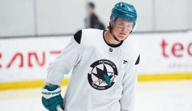 Stenberg signs 3-year, entry-level contract with Sharks