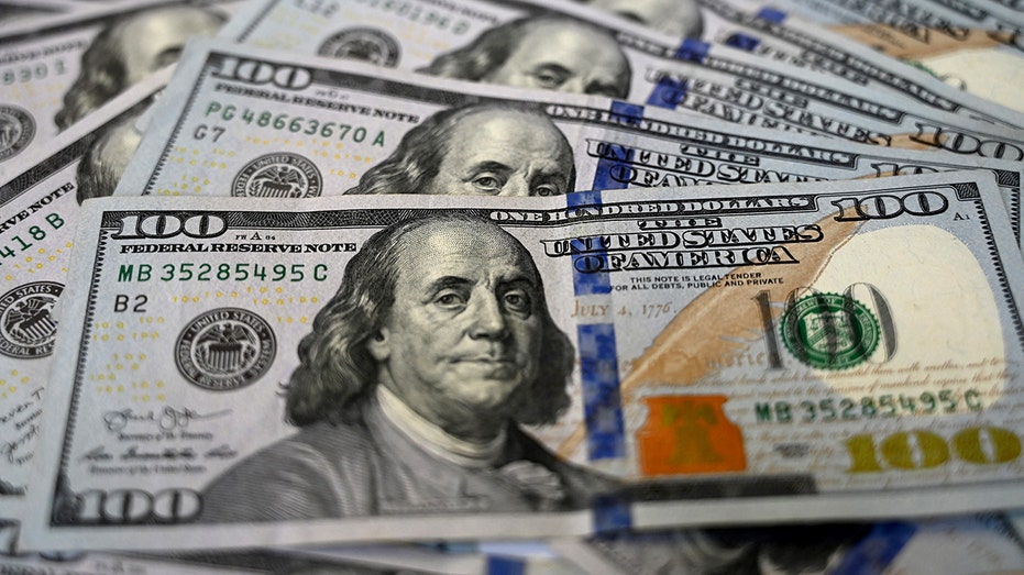 $100 bills