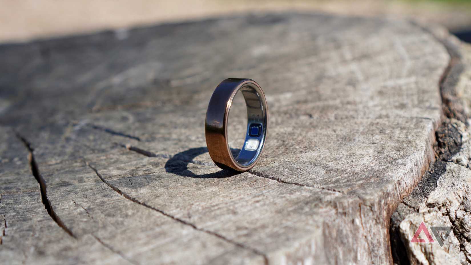 The side of the Oura Ring 5