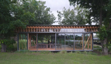 rhythmic timber pavilion unfolds beneath tree canopy in argentina