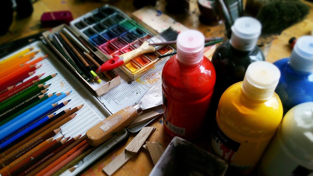 Calgary art store workers apply to unionize