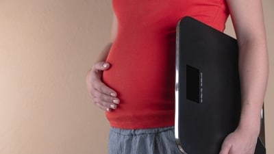 Here’s what you need to do to get rid of that stubborn belly fat. (Unsplash)