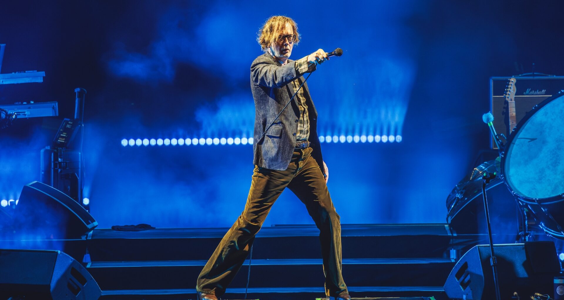 Watch the moment Pulp play 'Common People' at Mad Cool 2026 as England fans celebrate win against Norway