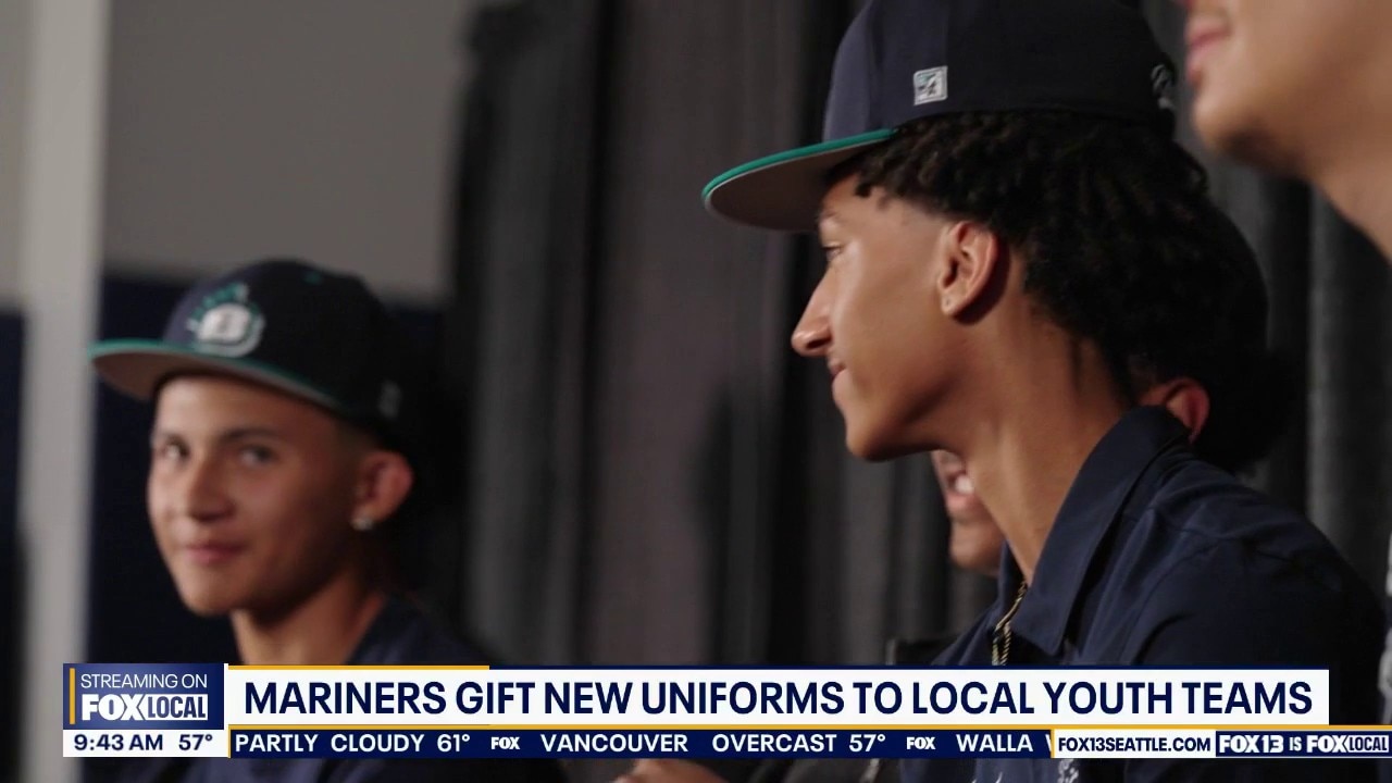 Mariners surprise youth teams with new jerseys